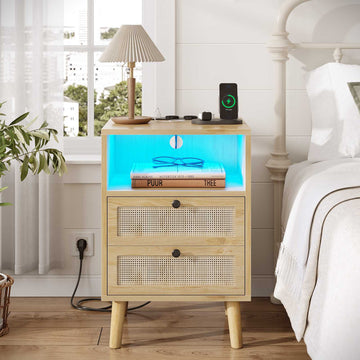 AOGLLATI 1er Set Rattan Nachttisch mit USB-Ladestation & LED-Beleuchtung Nachtschrank mit Steckdose Beistelltisch mit 2 Schublade
